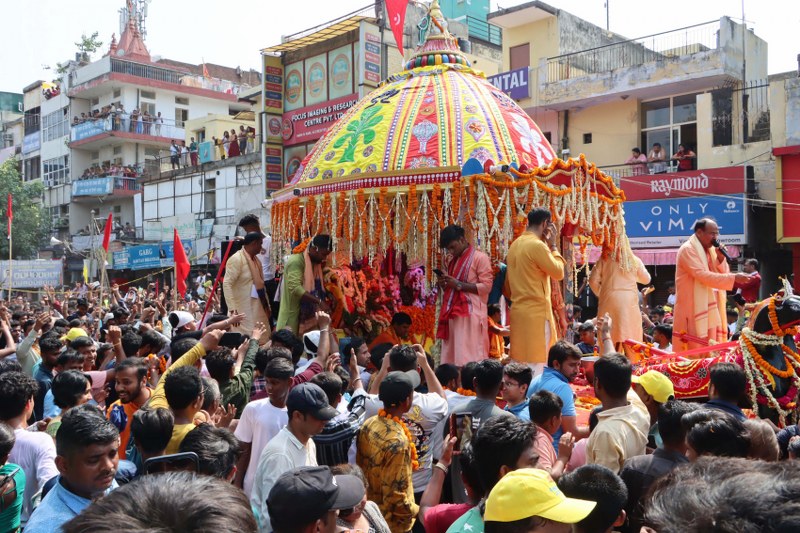 Hundreds of devotees attend annual Rath Yatra at Delhi's Hauz Khas