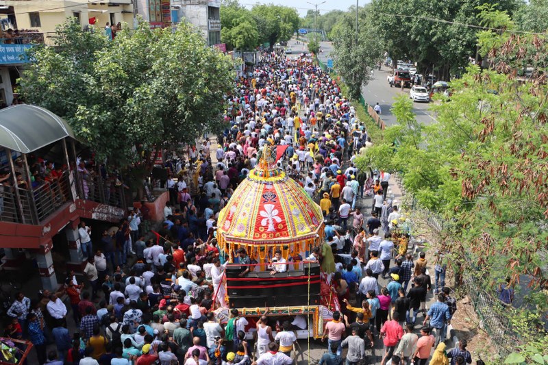 Hundreds of devotees attend annual Rath Yatra at Delhi's Hauz Khas