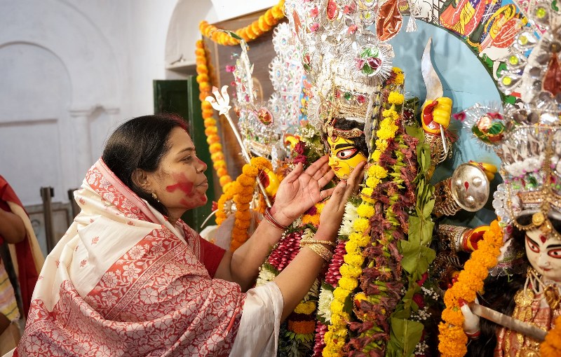 Bengal bids adieu to Goddess Durga