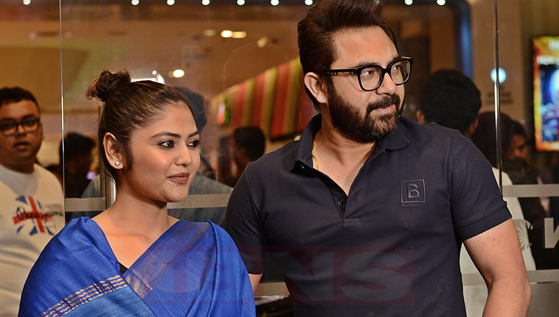 Tollywood celebs attend Soham Chakraborty, Saayoni Ghosh starrer L.S.D. premiere