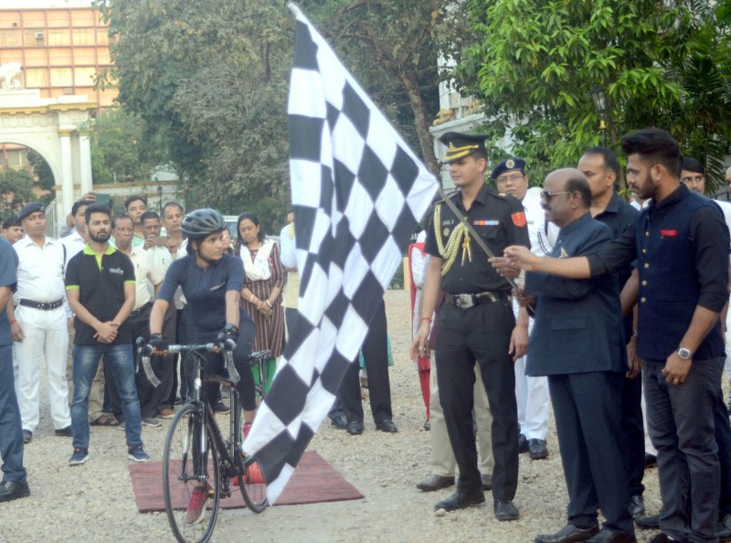 Bengal Guv CV Ananda Bose flags off next leg of MP girl Asha Malvya's journey from Kolkata