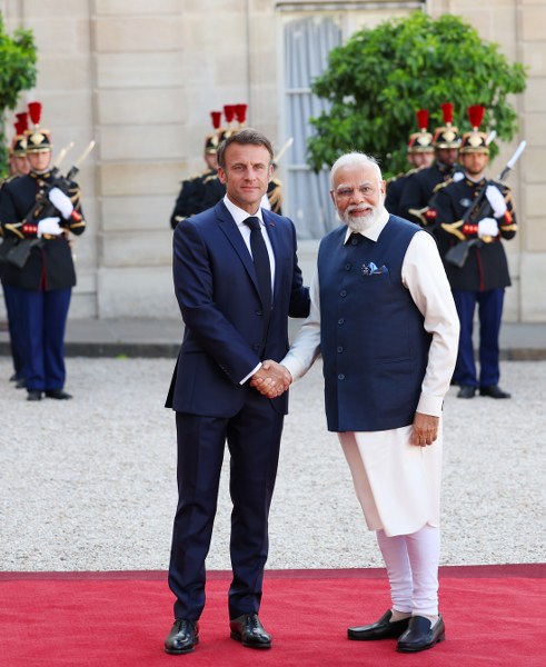 PM Modi welcomed by French Prez Emmanuel Macron at Elysee Palace in Paris