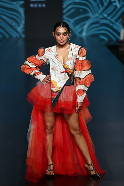 Sushmita Sen walks down Lakme Fashion Week ramp with all her grace