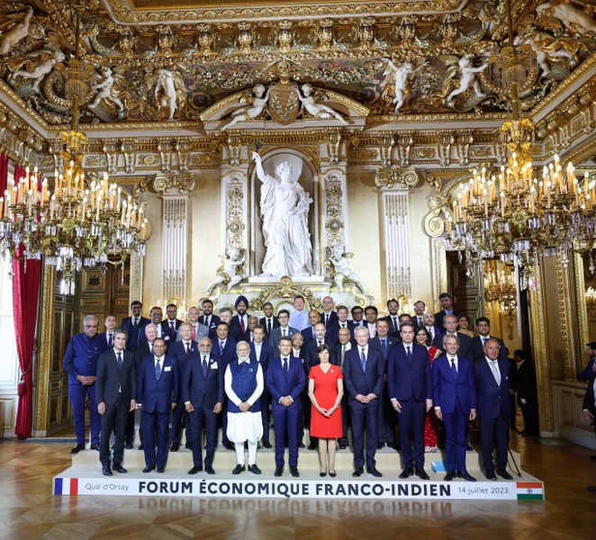 PM Modi meets CEOs of top companies in France