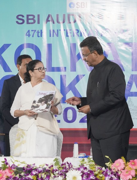 Mamata Banerjee inaugurates 47th Kolkata Book Fair