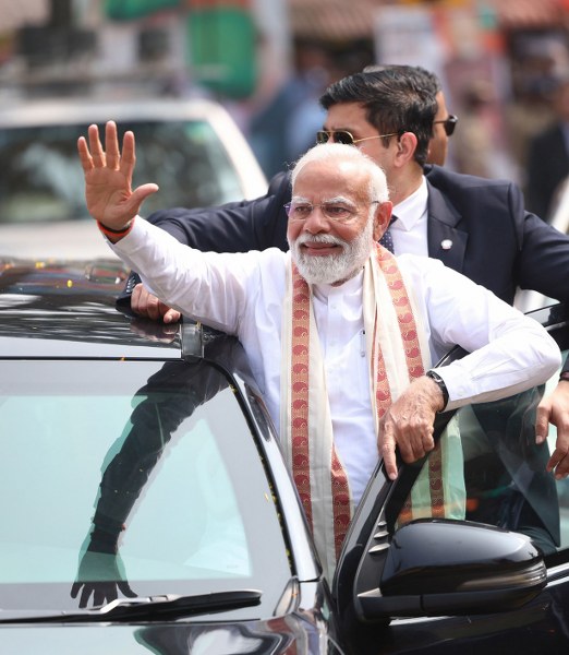 PM Modi being welcomed in Kerala