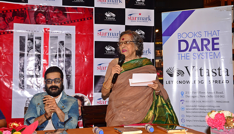 Prosenjit Chatterjee unveils journalist Shoma A. Chatterji's book on Amitabh Bachchan