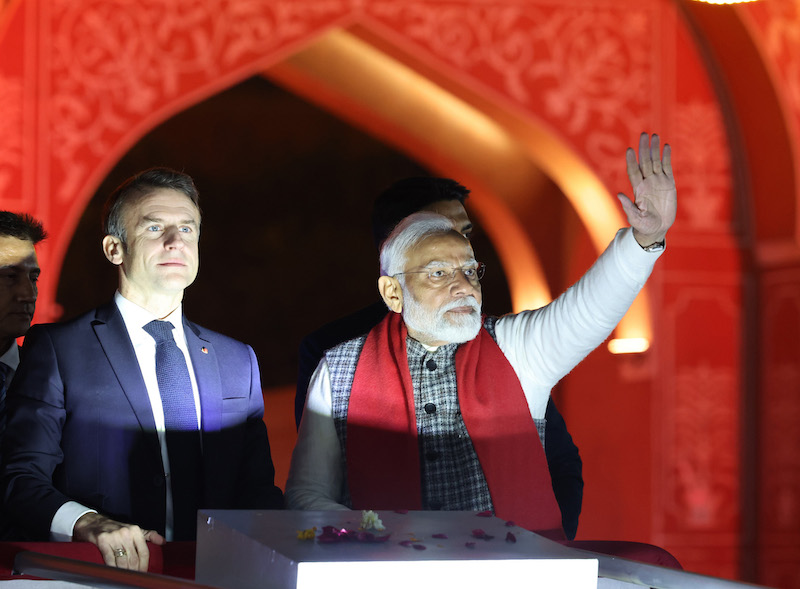 PM Modi, French President Macron participate in Jaipur roadshow