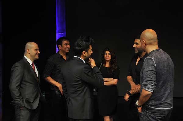 Akshay Kumar, Twinkle Khanna enjoy a hilarious evening at Vir Das show