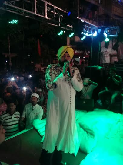 Daler Mehndi performs at Prabhat Pheri in Maharashtra