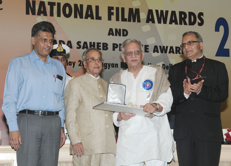 President confers film awards, Gulzar receives Dada Saheb Phalke
