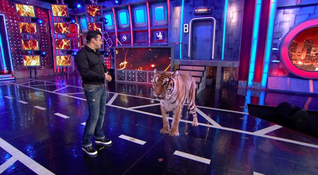 Tiger visits Salman Khan on the set of Bigg Boss 8