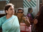 Shabana Azmi travels in a local train with her entourage