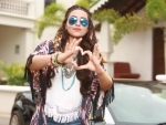  Sonakshi Sinha grooves to beats of her maiden single, 'Aaj Mood Ishqholic Hai'