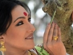 I wear diamond-gold jewellery during puja : Rituparna 