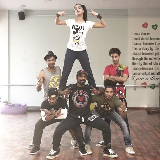 Shraddha sets stage on fire in trailer for ABCD 2