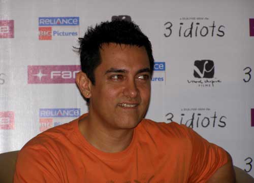 Aamir Khan wishes Salman Khan, Sonam Kapoor for 