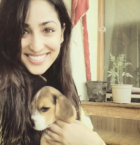 Yami's parents take pet dog with them to meet her in Mumbai