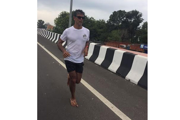 Supermodel Milind Soman runs barefoot from Ahmedabad to Mumbai 