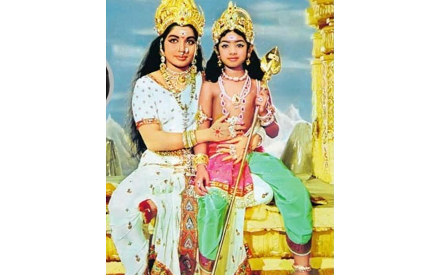 Sridevi shares her old picture with Jayalalithaa