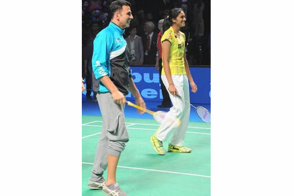 Akshay Kumar shares his badminton moment with PV Sindhu