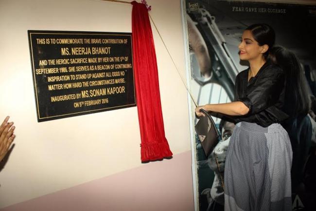Sonam Kapoor inaugurated a plaque dedicated to Neerja Bhanot at St. Xavier's College 