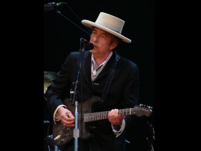 Singer Bob Dylan awarded 2016 Nobel prize for literature 