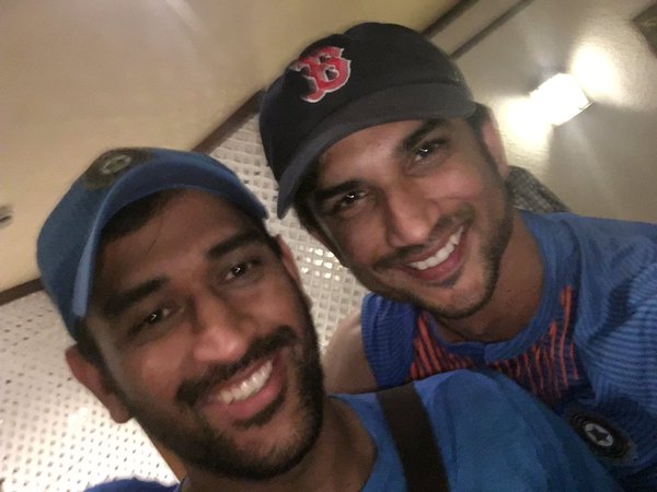 Sushant celebrates India's victory against Pakistan with Dhoni