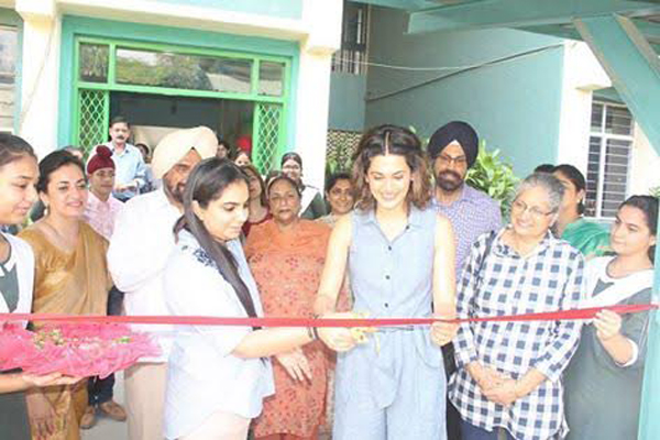Taapsee Pannu revisits school in Delhi