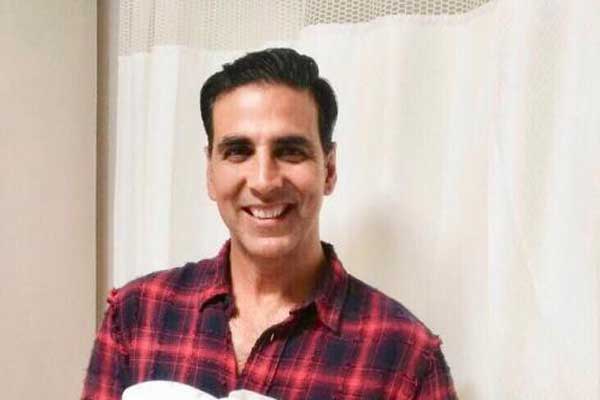 One month left for Padman to release, Akshay Kumar reminds fans