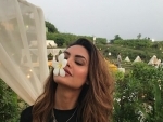 In latest Instagram post, Esha Gupta look sensational 