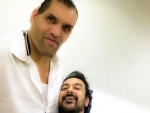 Adnan Sami meets Great Khali at airport 