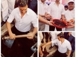 Akshay Kumar empties toilet pit with Minister DWS in MP 