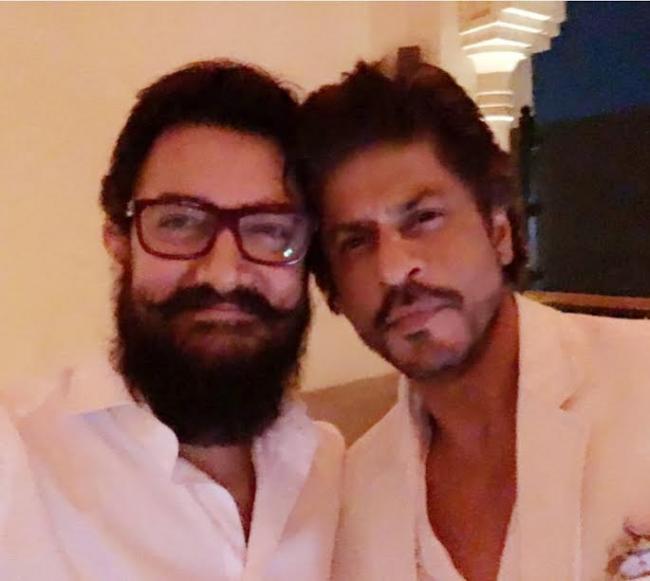 SRK,Aamir come together for picture