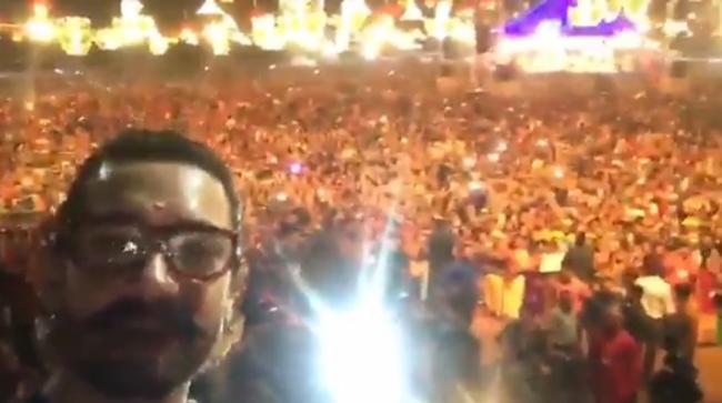 Aamir Khan visits Vadodara, performs Garba