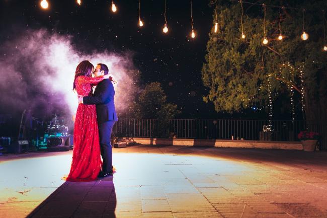 Surveen Chawla marries Akshay Thakker, shares image on Twitter