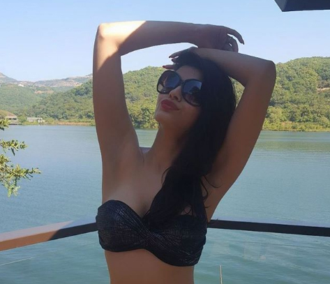 Sonali Raut breaks internet with her bikini images