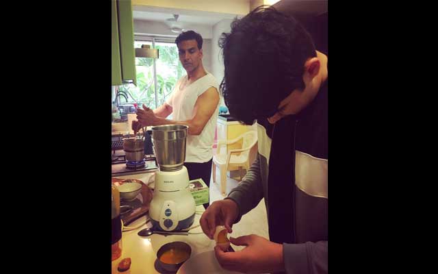 Akshay Kumar cooks with son Aarav, Twinkle posts image on social media
