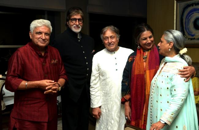 Amitabh Bachchan spends time with old buddies