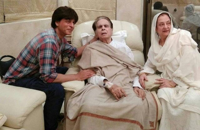 Shah Rukh Khan visits Dilip Kumar's house to check health status