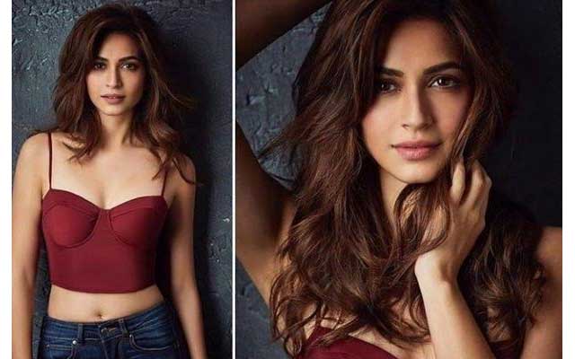 Kriti Kharbanda stuns all on Instagram with a pair of glamorous picture