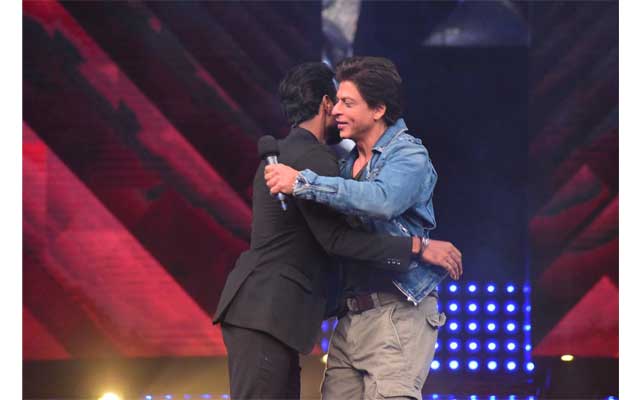 Remo D'Souza delighted as SRK hugs him