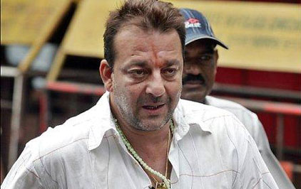  Sanjay Dutt's security guards manhandle mediapersons