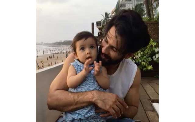 Shahid Kapoor's daughter learns to clap