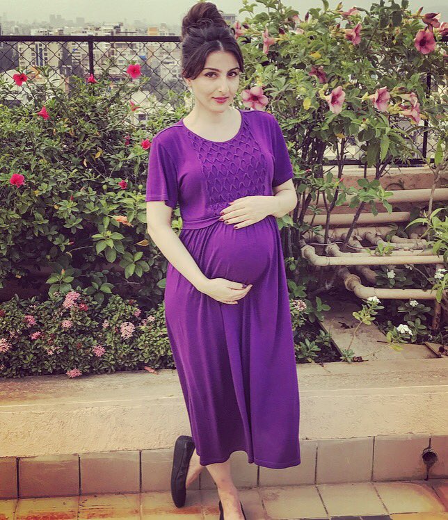 Pregnant Soha Ali Khan posts another cute picture on Twitter
