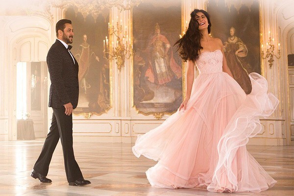 Salman Khan gifts Katrina Kaif 'Dil Diyan Gallan' song from 'Tiger Zinda Hai'