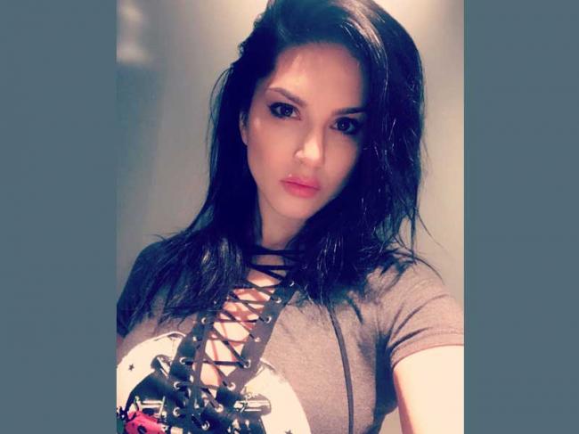 Sunny Leone does bench press at gym on Friday