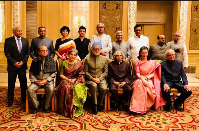 Anupam Kher posts image of entire political cast of The Accidental Prime Minister