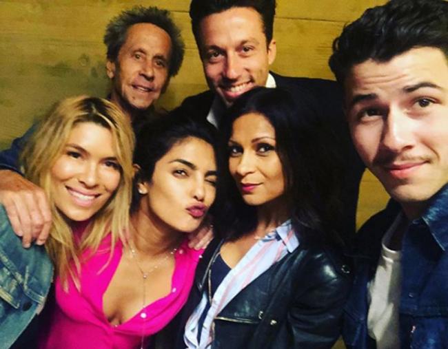 With a wink and a kissy face, Priyanka Chopra shares another interesting image with Nick Jonas