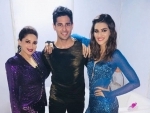 Kriti Sanon, Sidharth pose in Dil To Pagal Hai style with Madhuri Dixit 